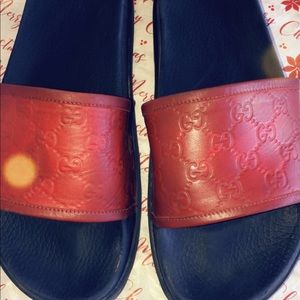 GUCCI SANDAL SLIDES.